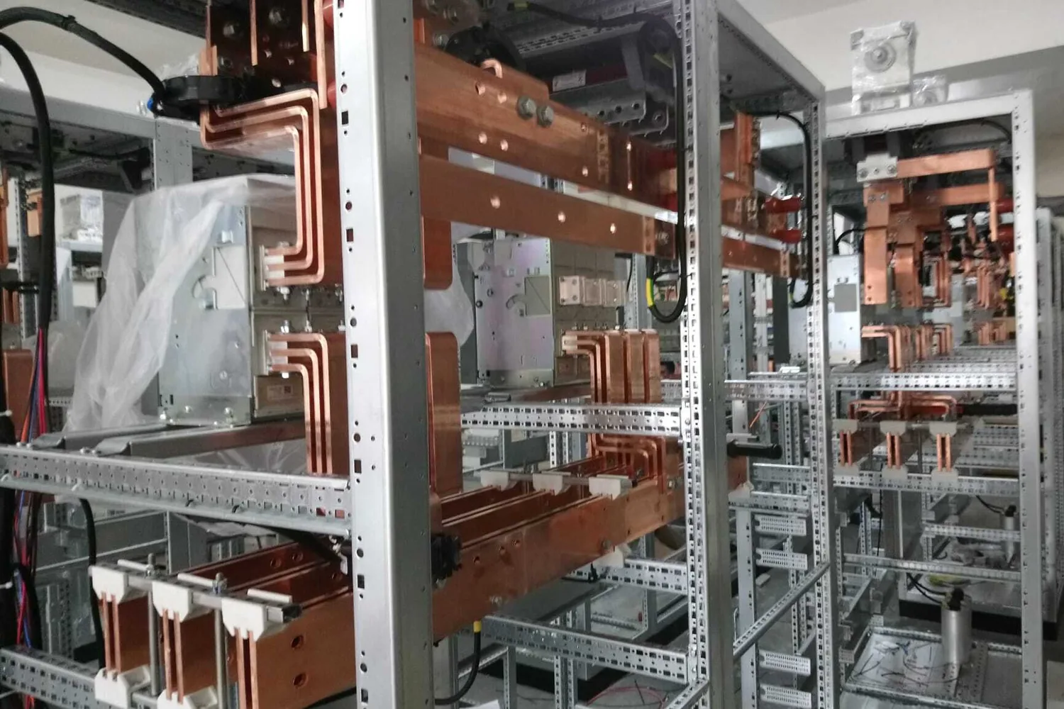 Atlas Pano üretim sürecinde bakır bara uygulamaları